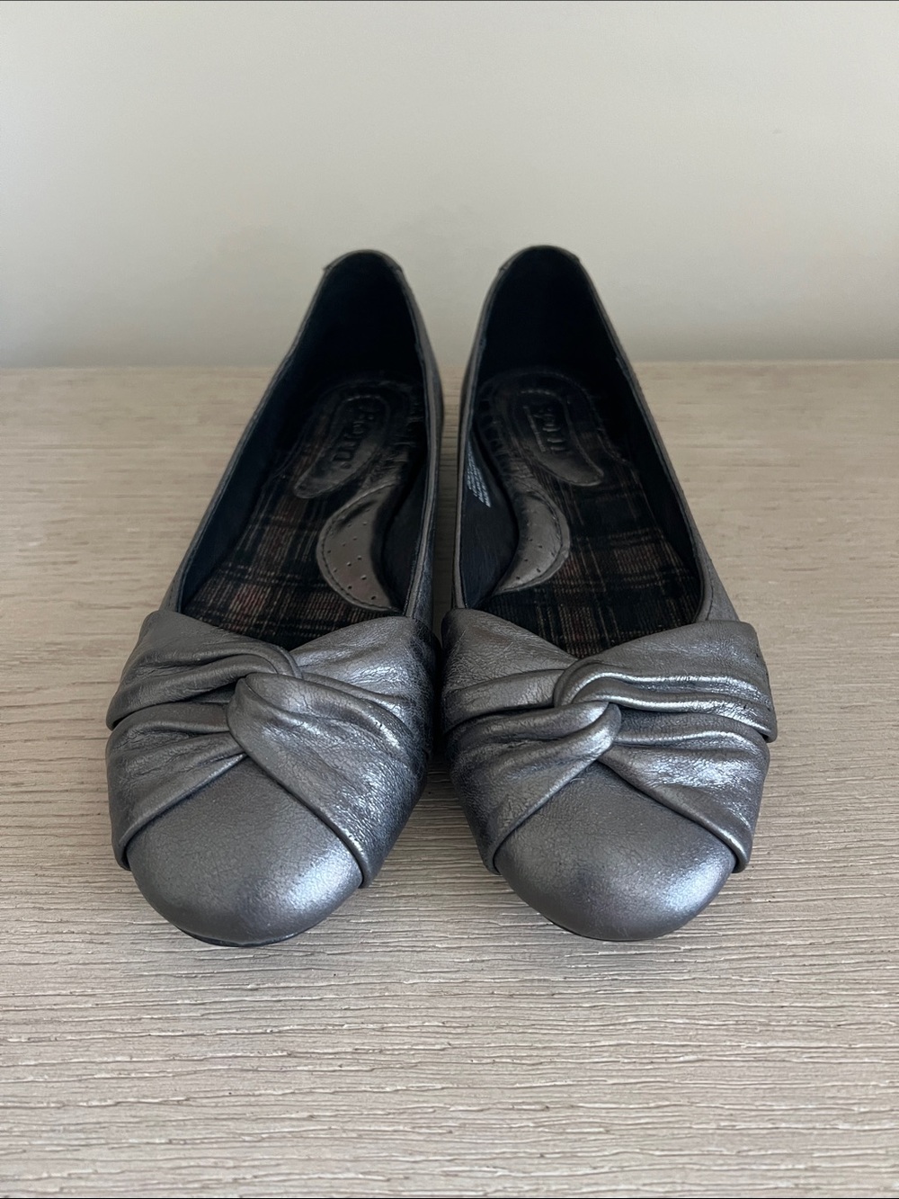 Women’s Born Metallic Charcoal Knot-Front Ballet Flats size 7